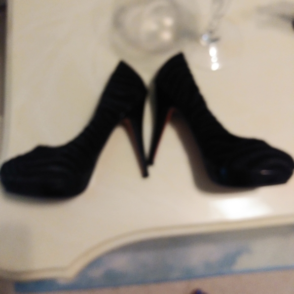 Shoes - Picture 4 of 5